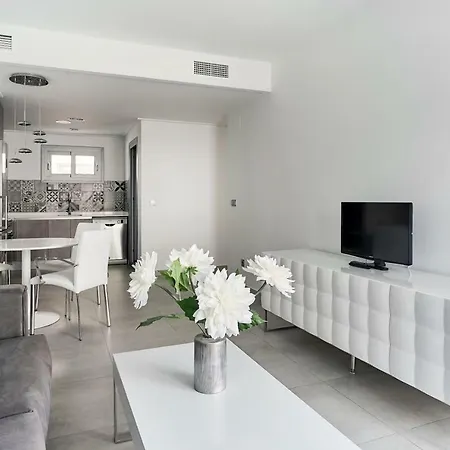 Orange Housing - Amalia 13 Apartment *